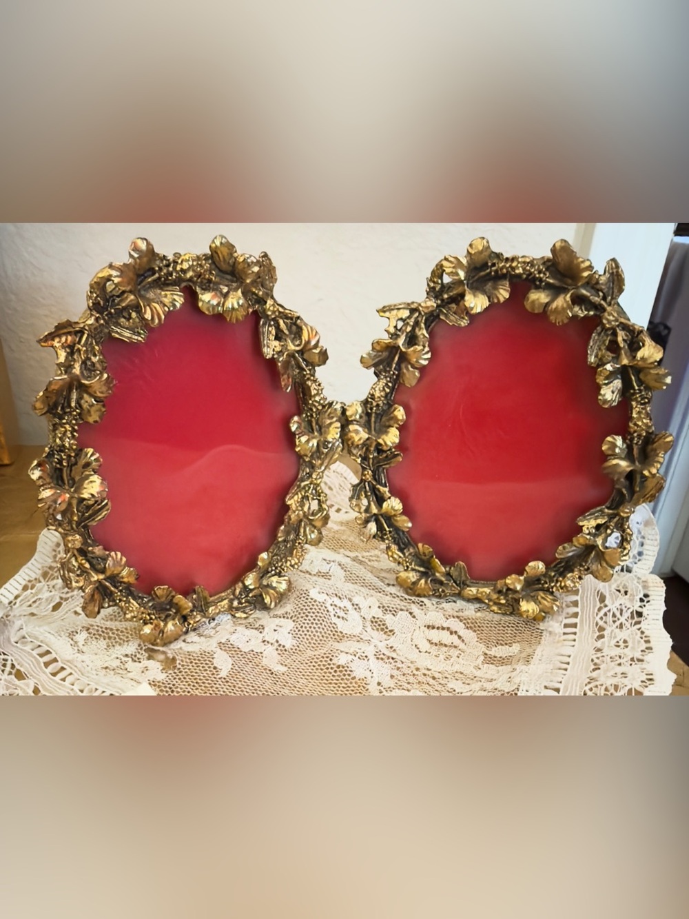 Vintage Gresco Filigree Hollywood Regency Hinged Double Oval Frame.
